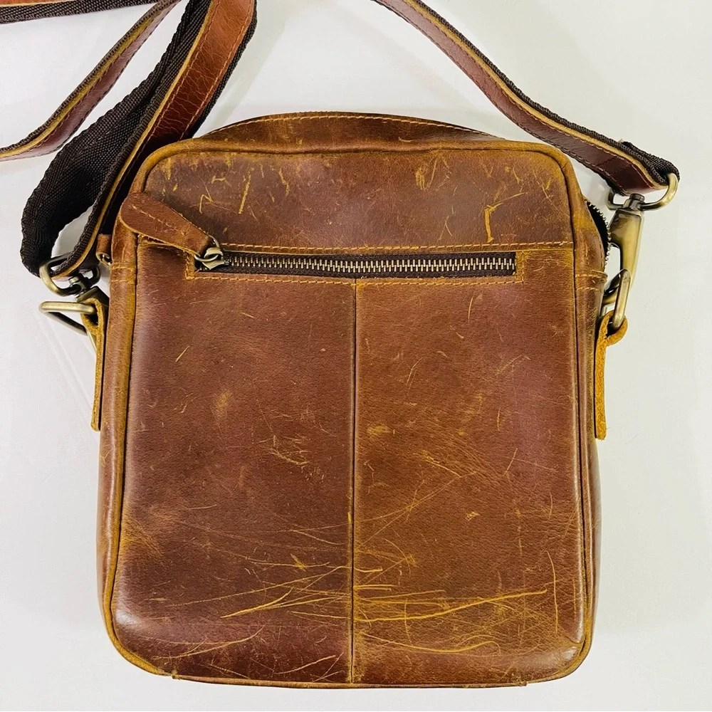 Jack & Chris Mens or Women’s Brown Leather Crossbody Bag with Multiple Pockets - Picture 4 of 15